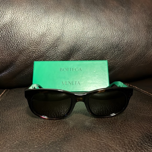 Bottega Veneta women’s logo monogram sunglasses NEW BV1145S 002 - Picture 8 of 14